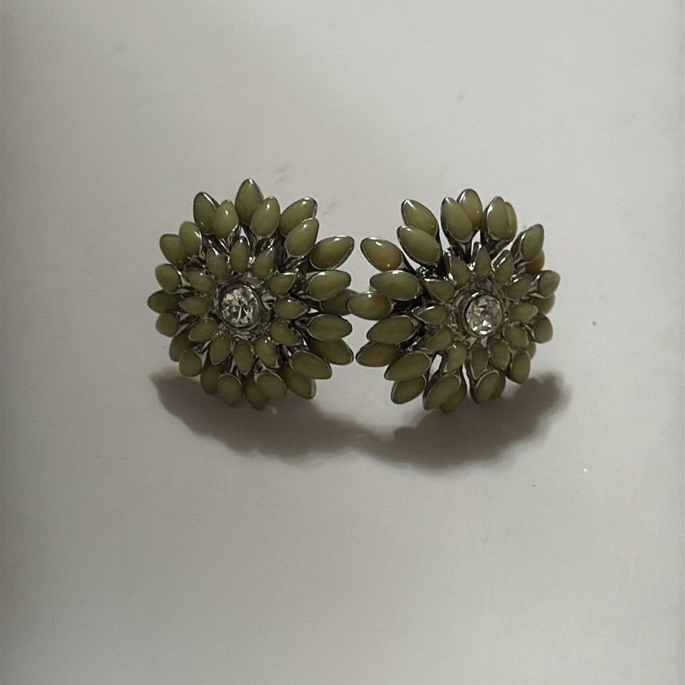 Sterling Silver 925 Elegant Floral Stud Earrings - Picture 12 of 12